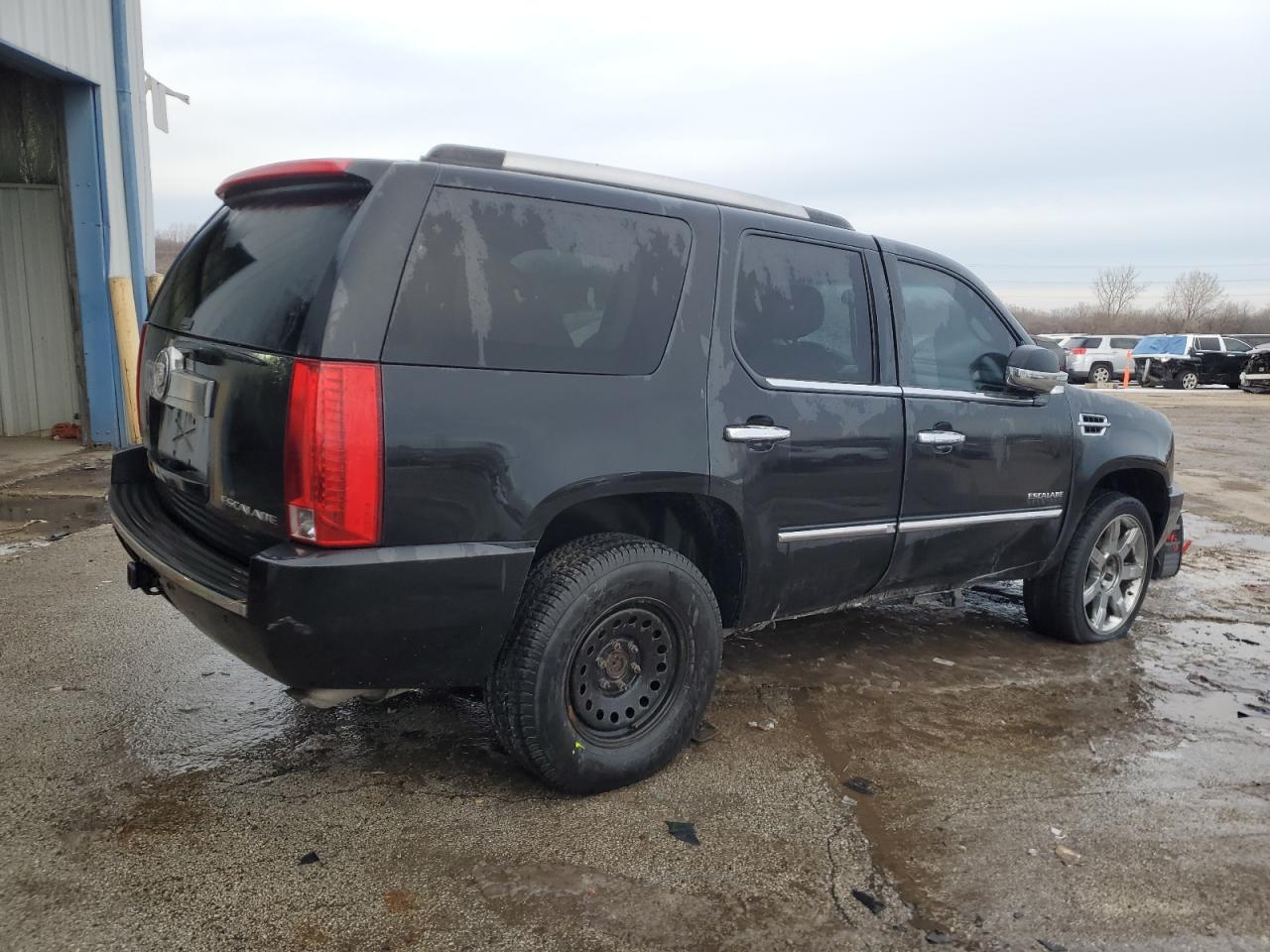 2010 Cadillac Escalade - Image 3