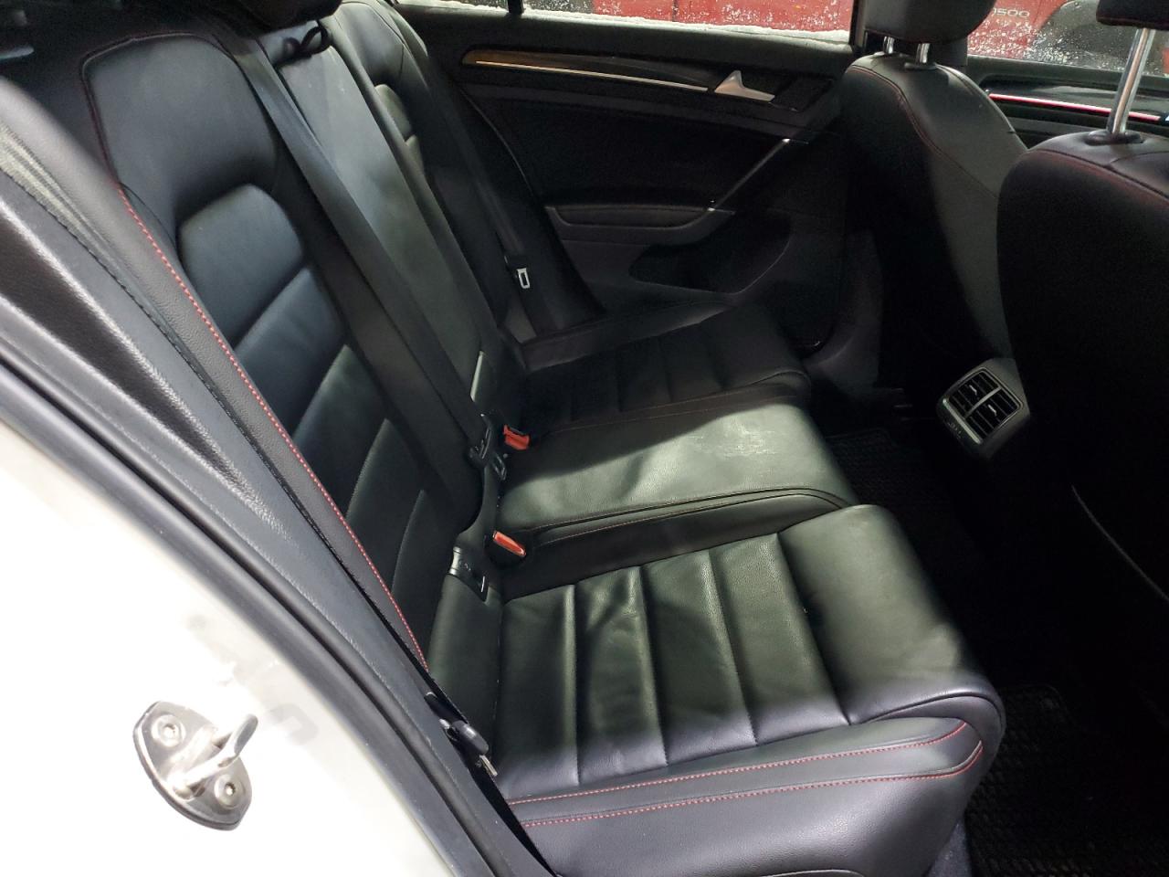 2017 Volkswagen GTI - Image 10