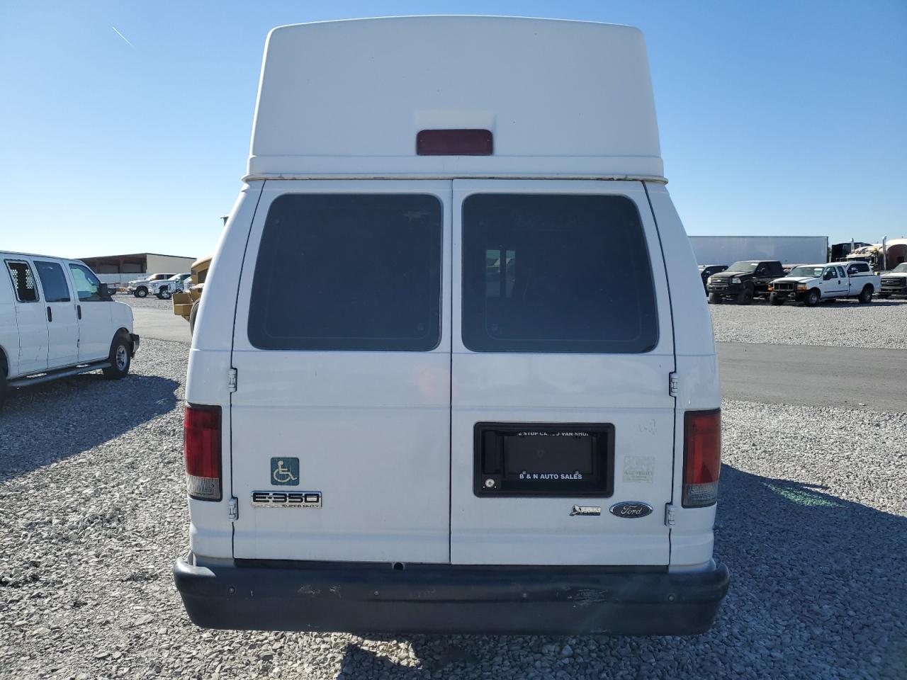 2010 Ford Econoline - Image 6