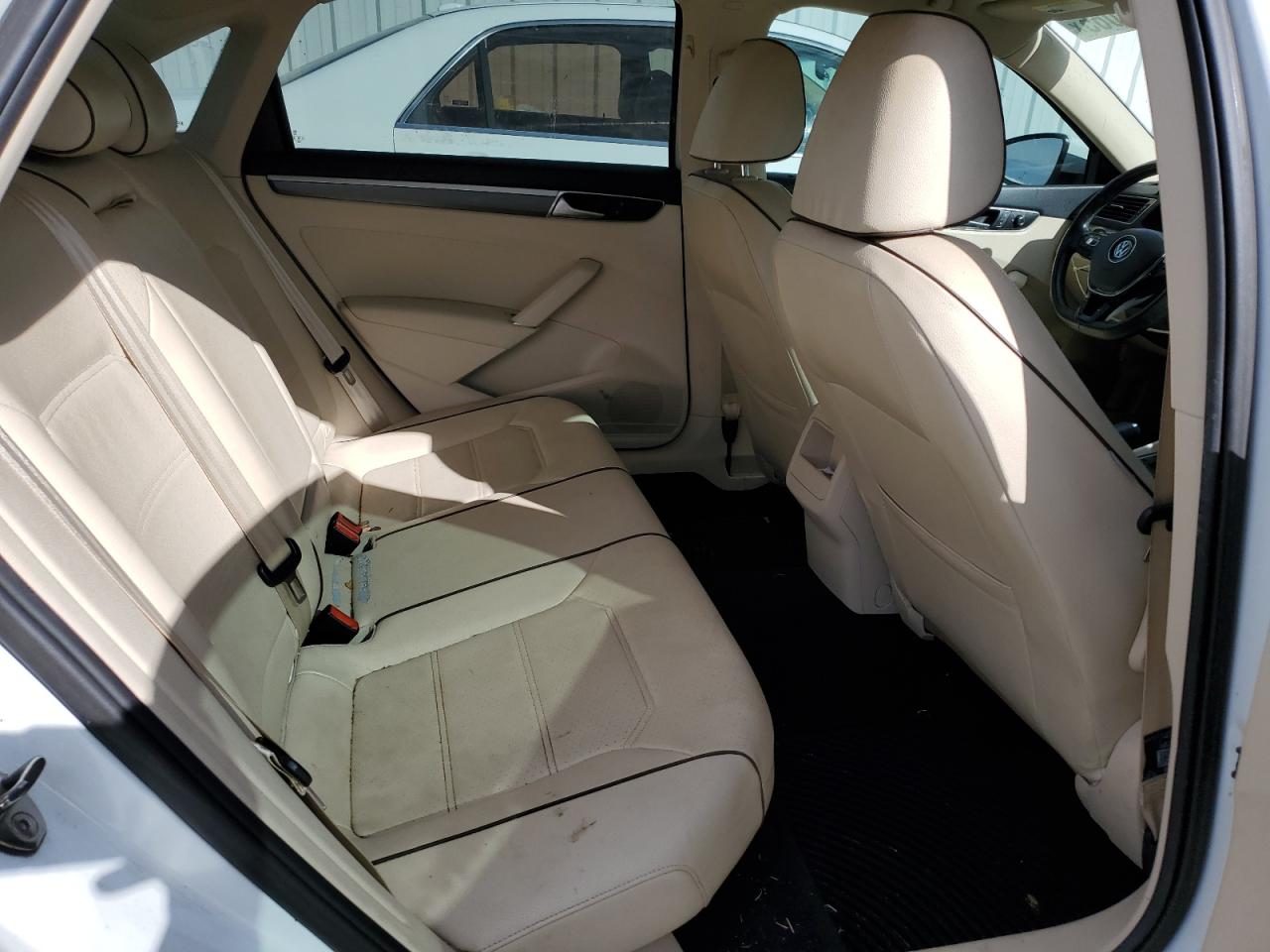 2016 Volkswagen Passat - Image 10