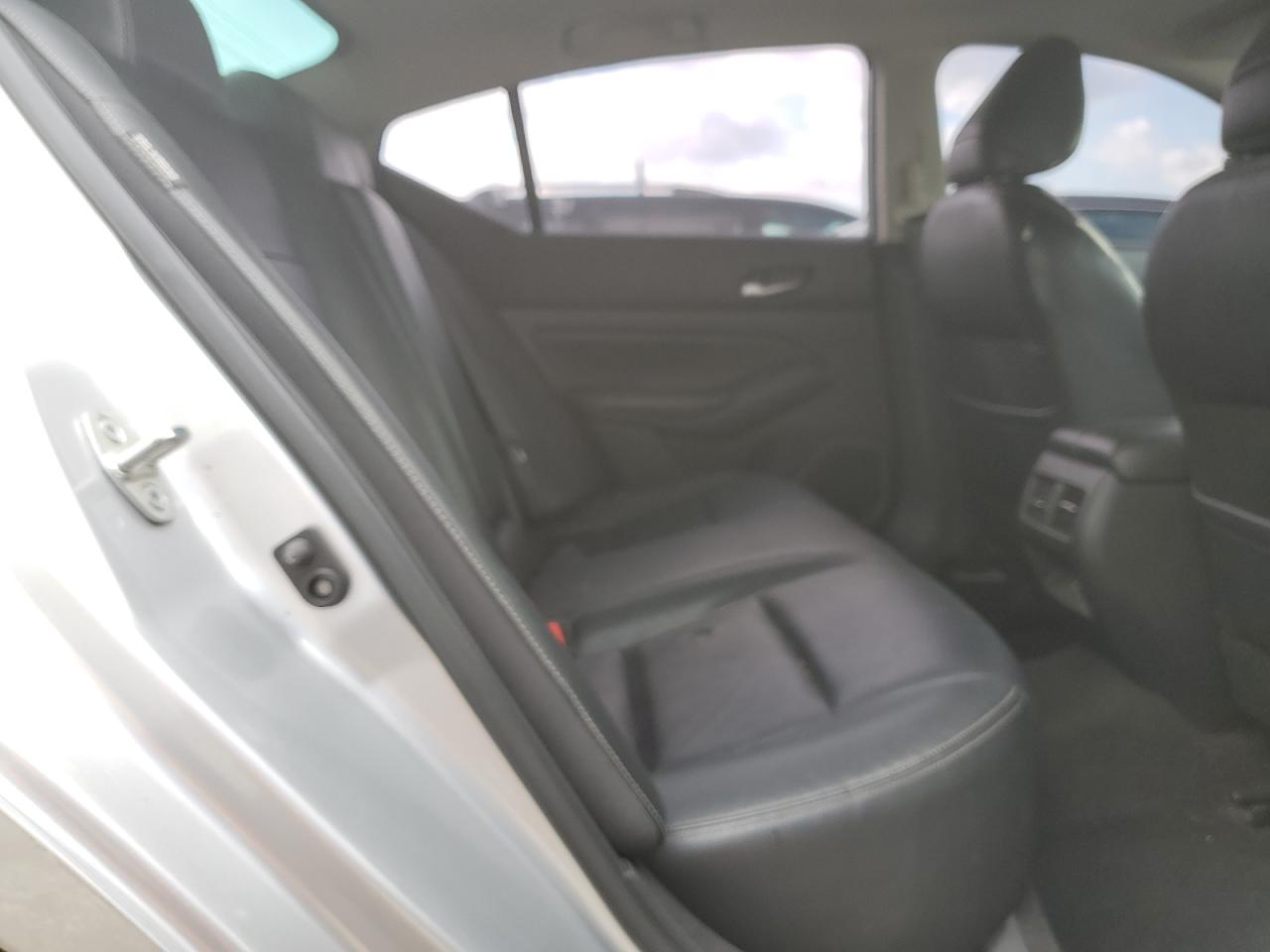 2019 Nissan Altima - Image 10