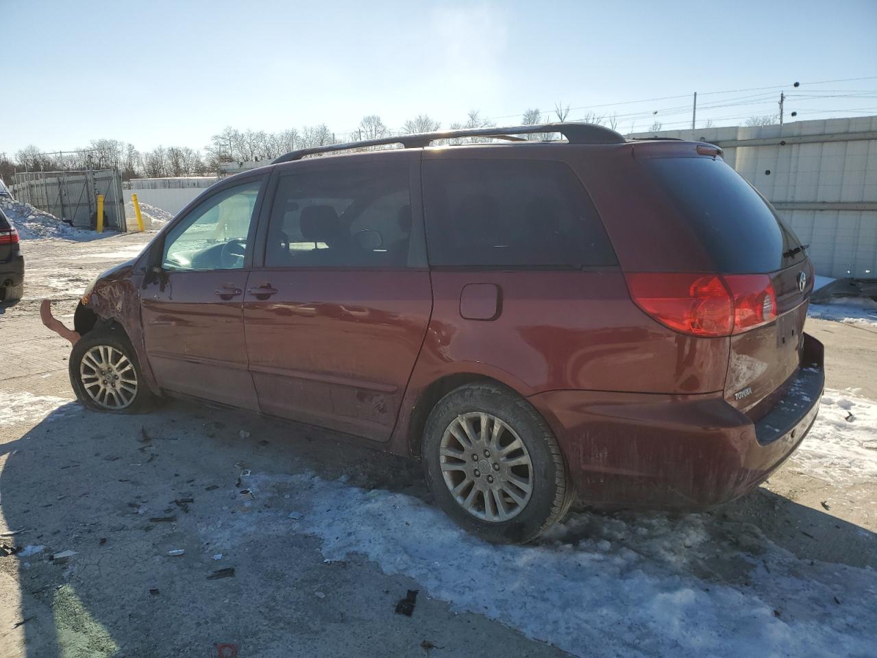 2008 Toyota Sienna - Image 2