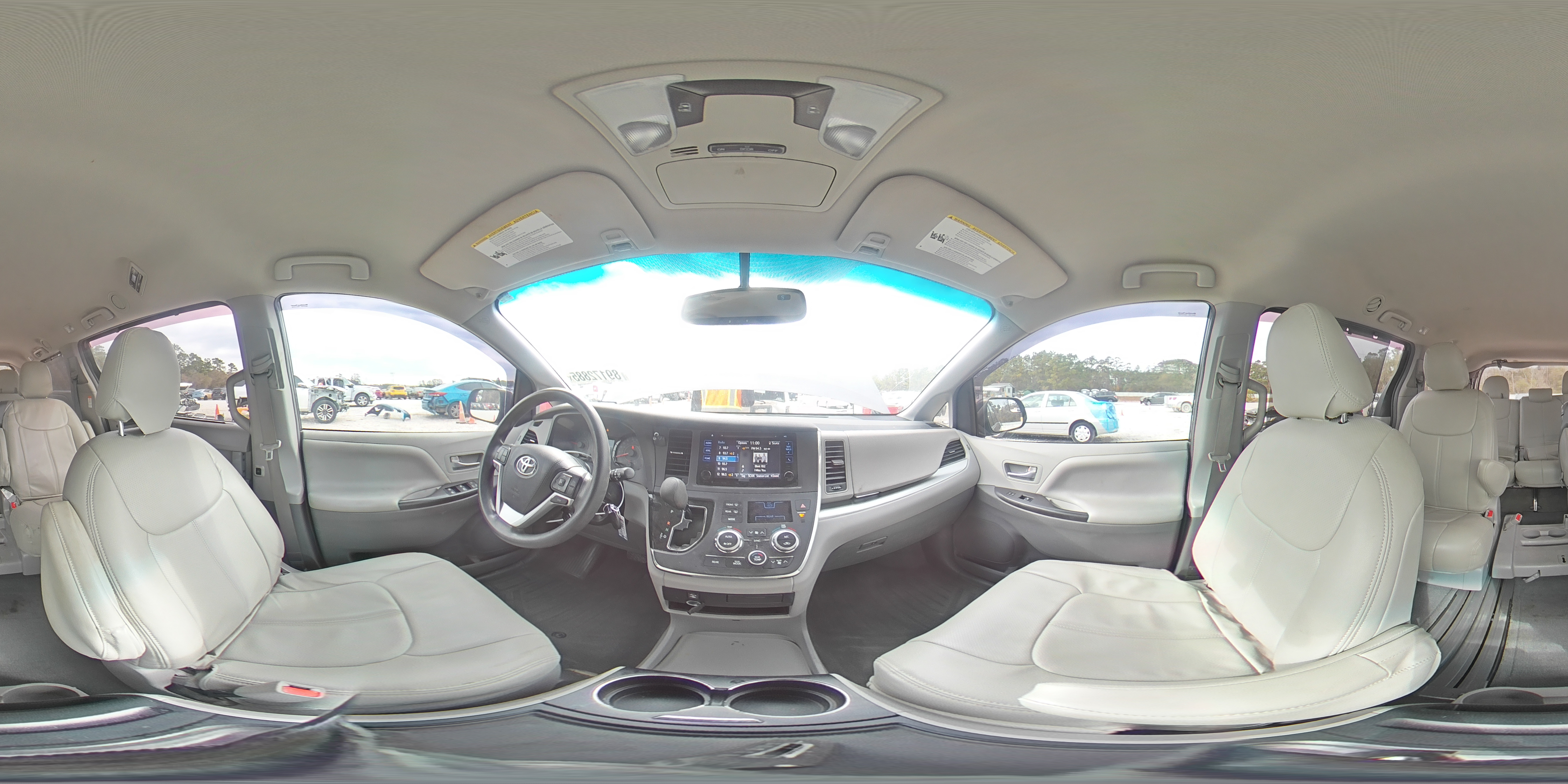 2017 Toyota Sienna - Image 16