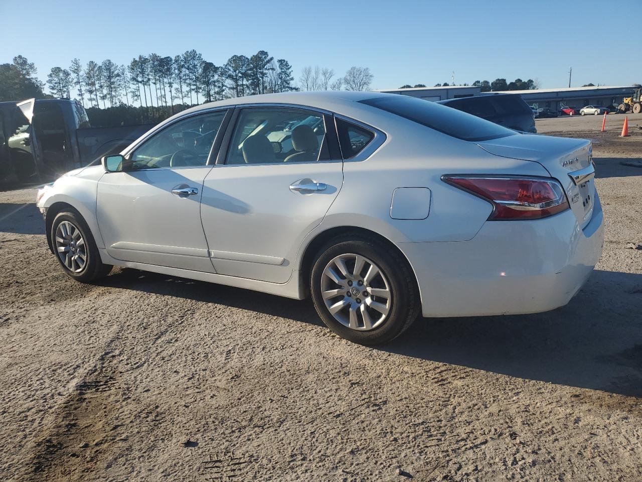 2014 Nissan Altima - Image 2
