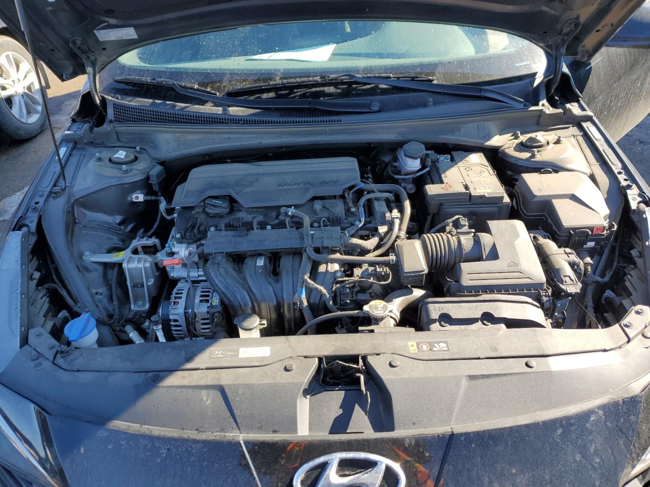 2022 Hyundai Elantra - Image 11