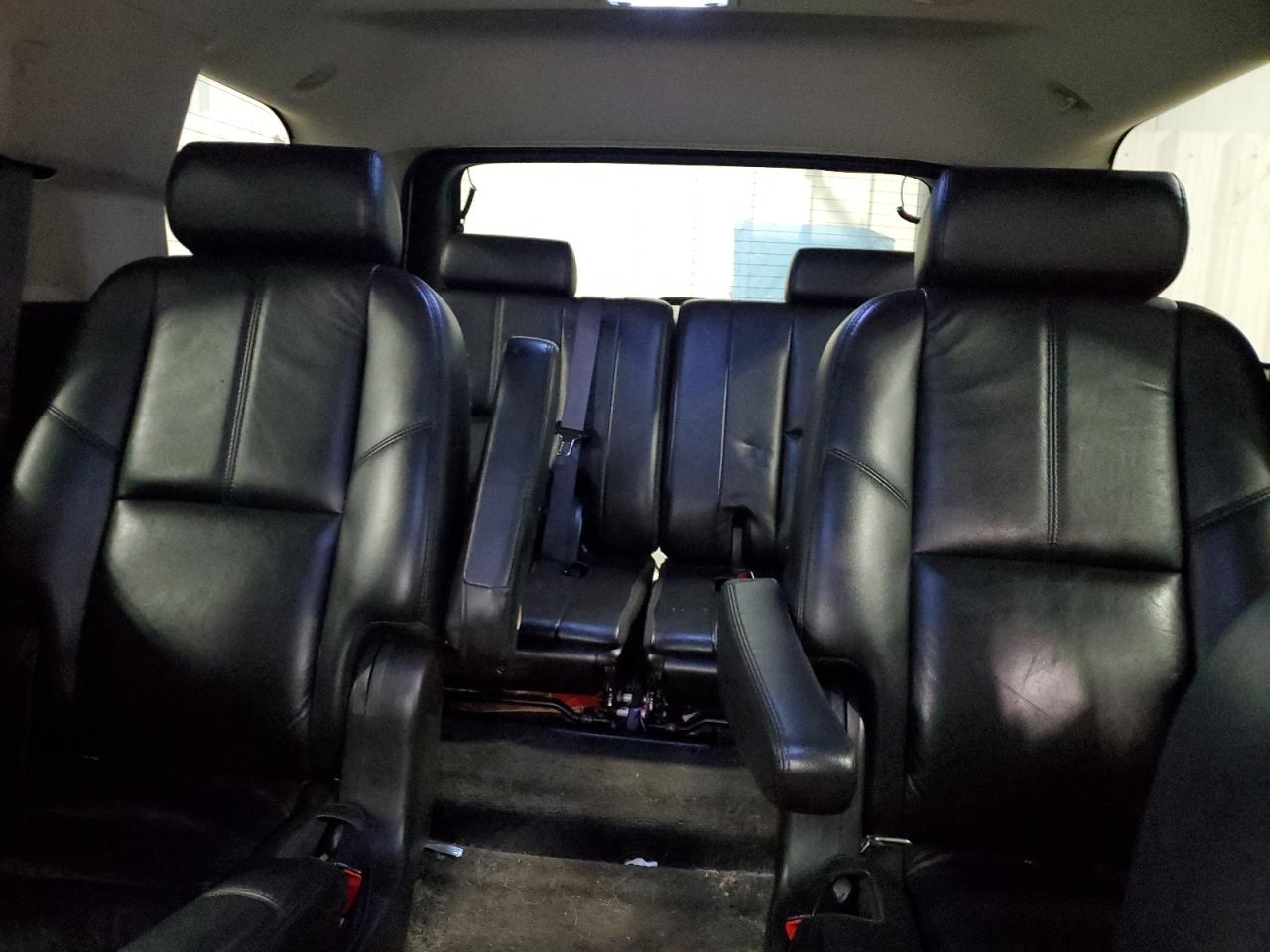 2010 Chevrolet Tahoe - Image 10