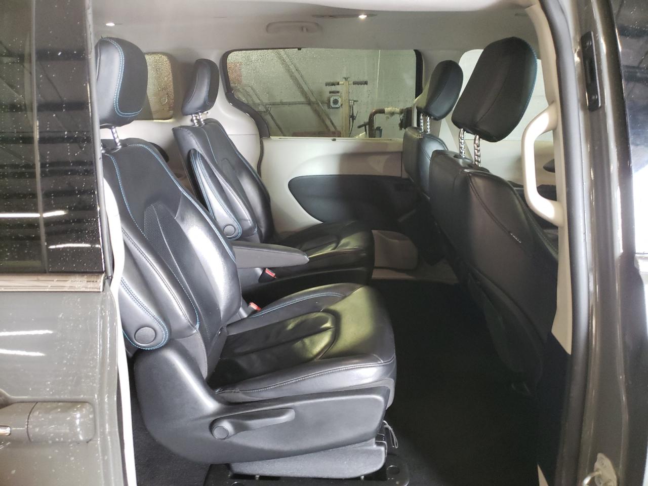 2021 Chrysler Pacifica - Image 11