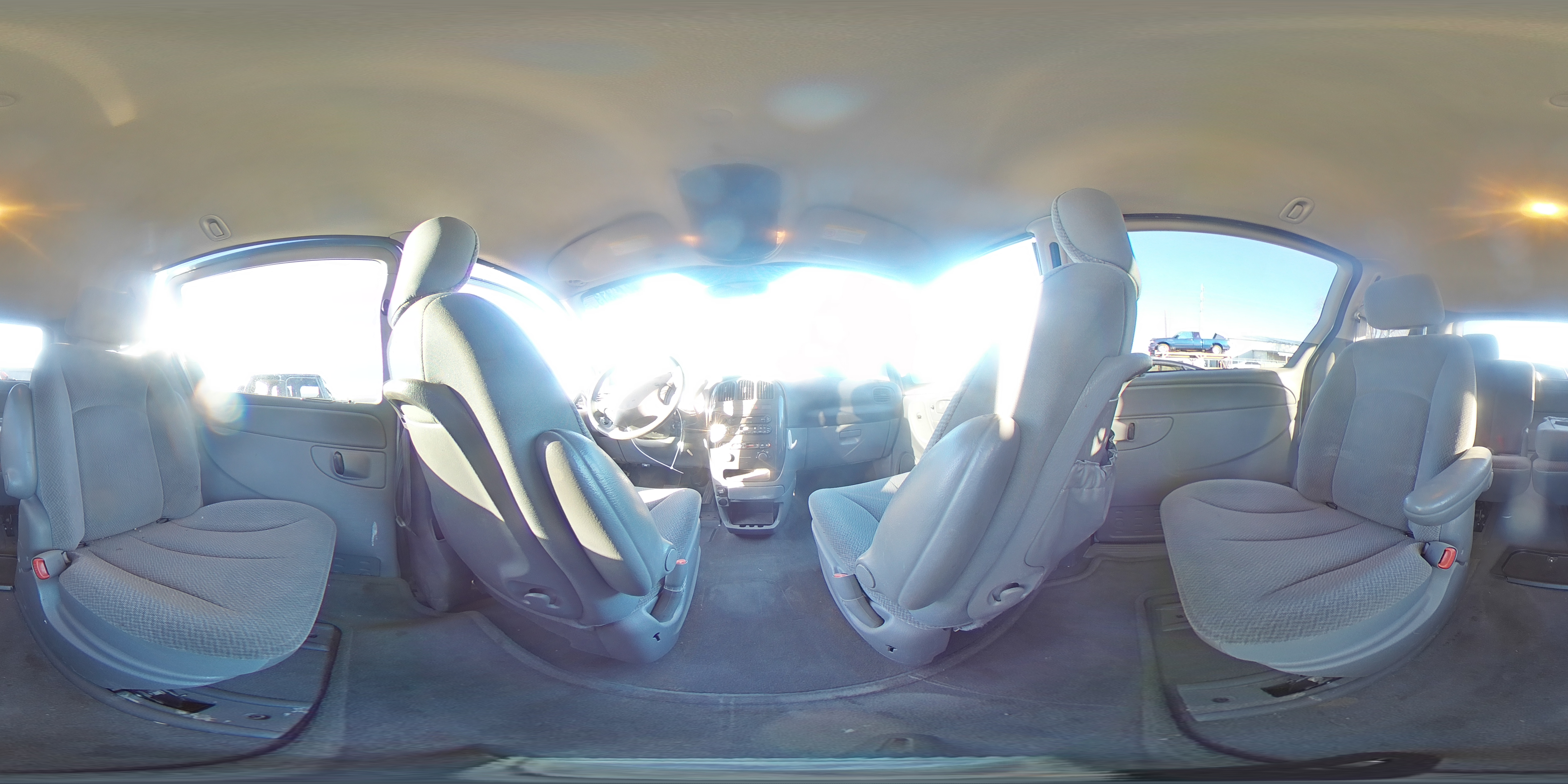 2005 Dodge Caravan - Image 15