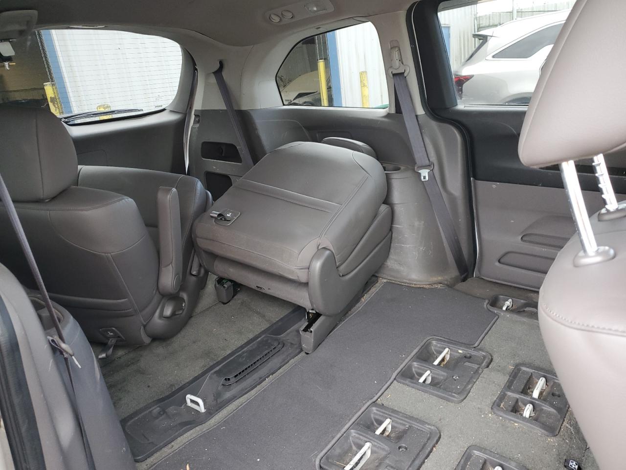 2014 Honda Odyssey - Image 11
