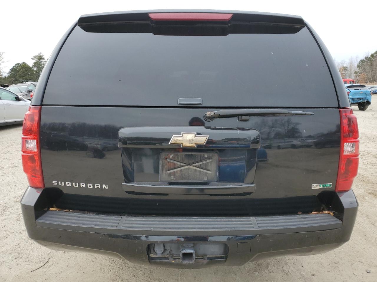 2010 Chevrolet Suburban - Image 6