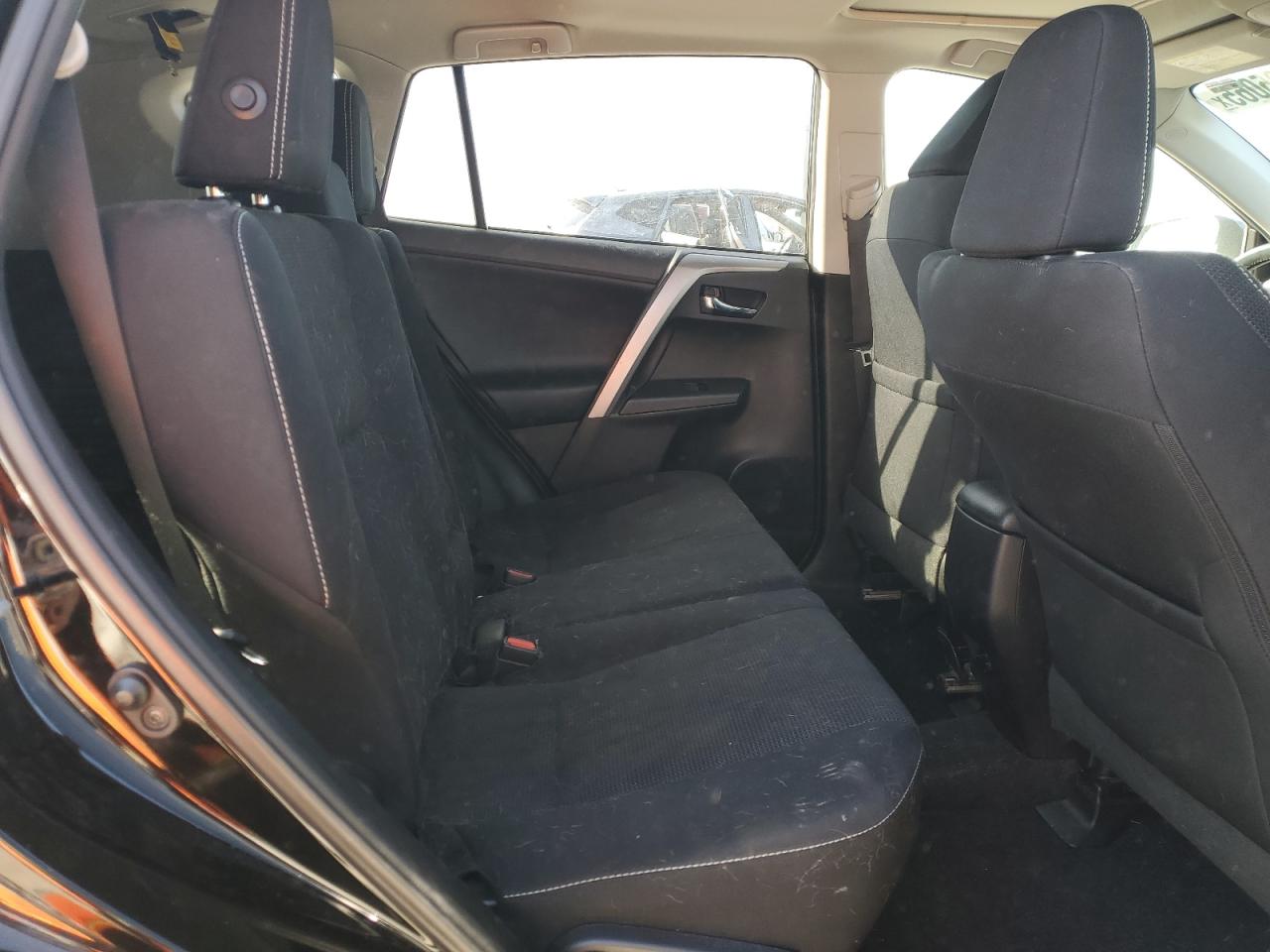 2016 Toyota RAV 4 - Image 11