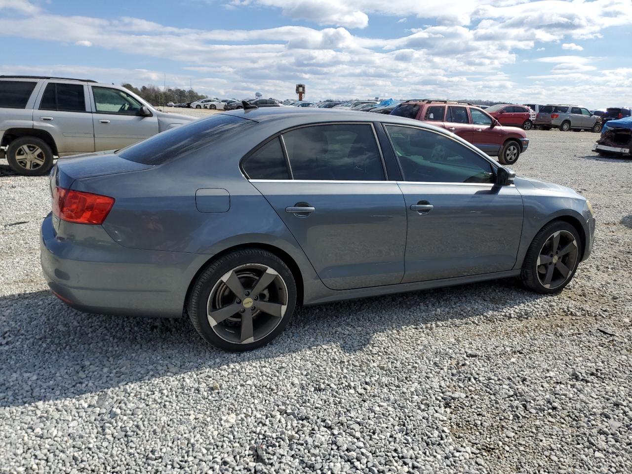 2014 Volkswagen Jetta - Image 3