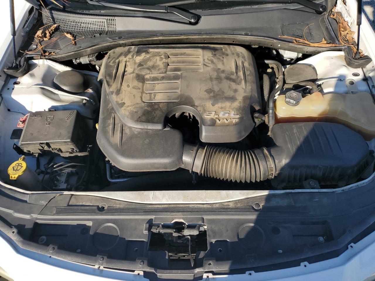 2016 Chrysler 300 - Image 11
