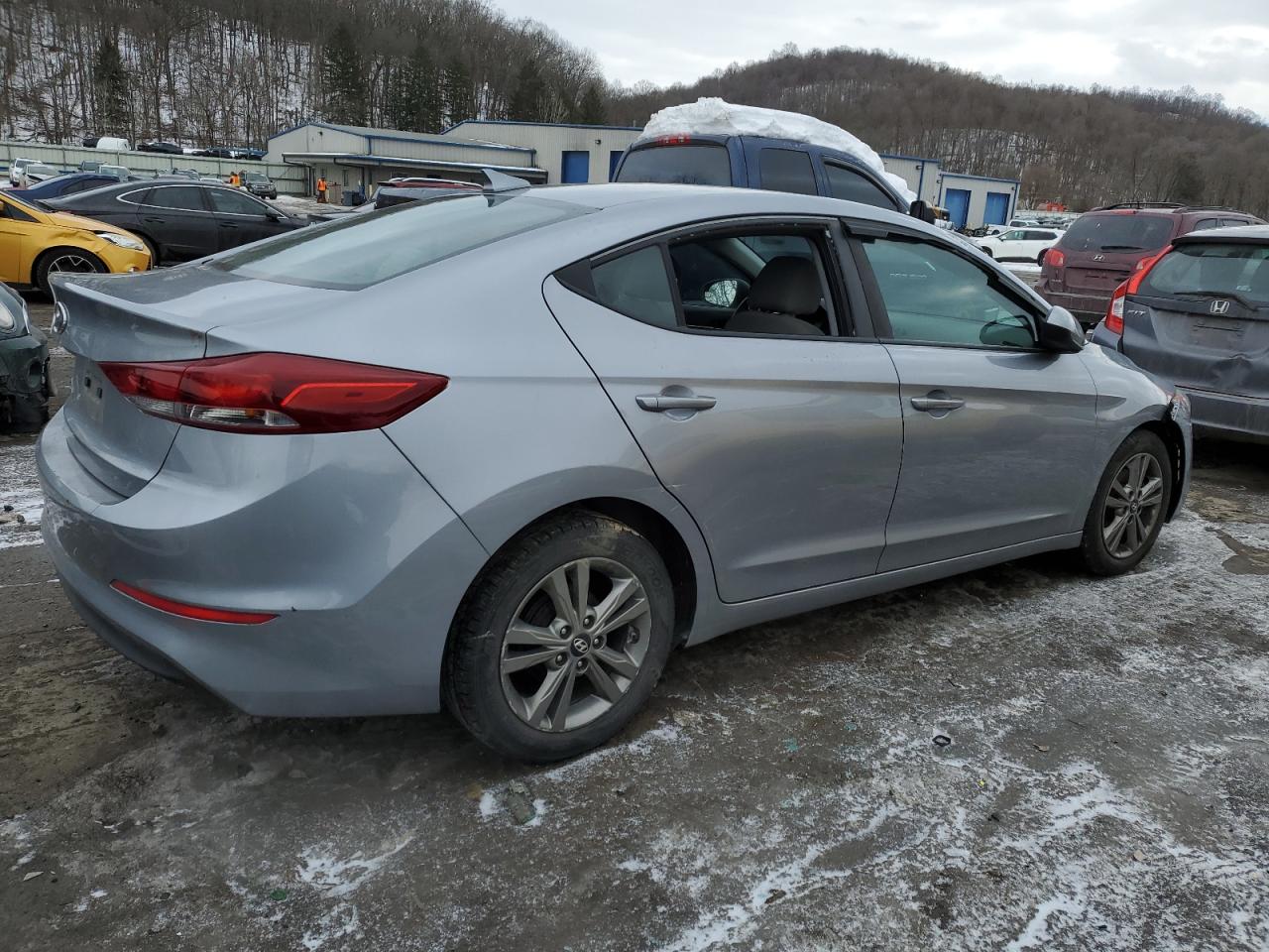 2017 Hyundai Elantra - Image 3