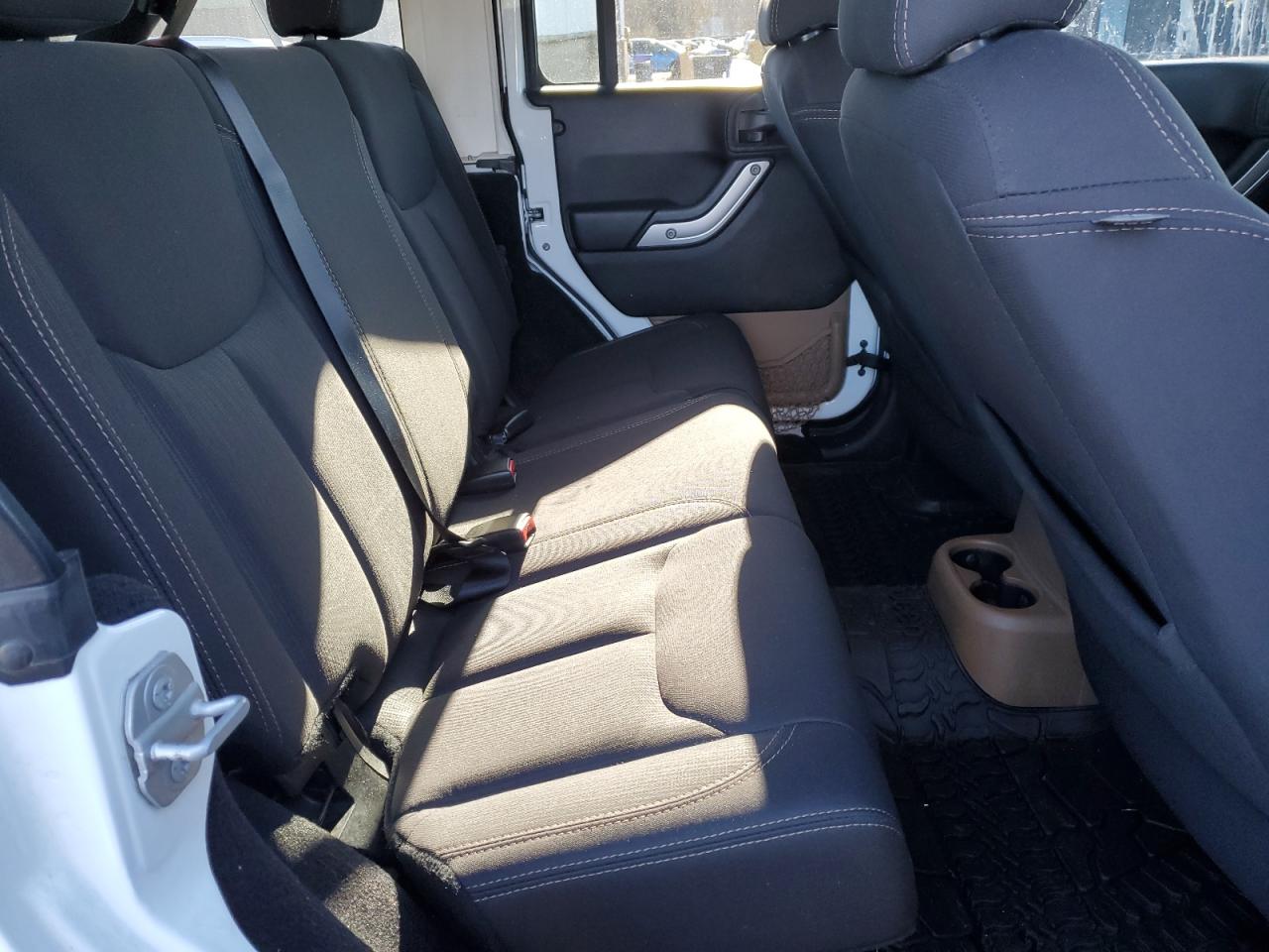 2015 Jeep Wrangler - Image 10
