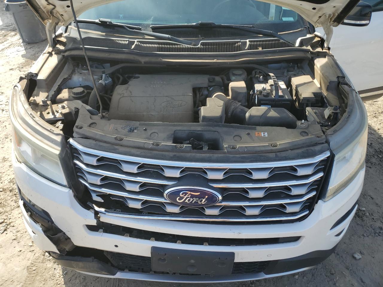 2016 Ford Explorer - Image 12