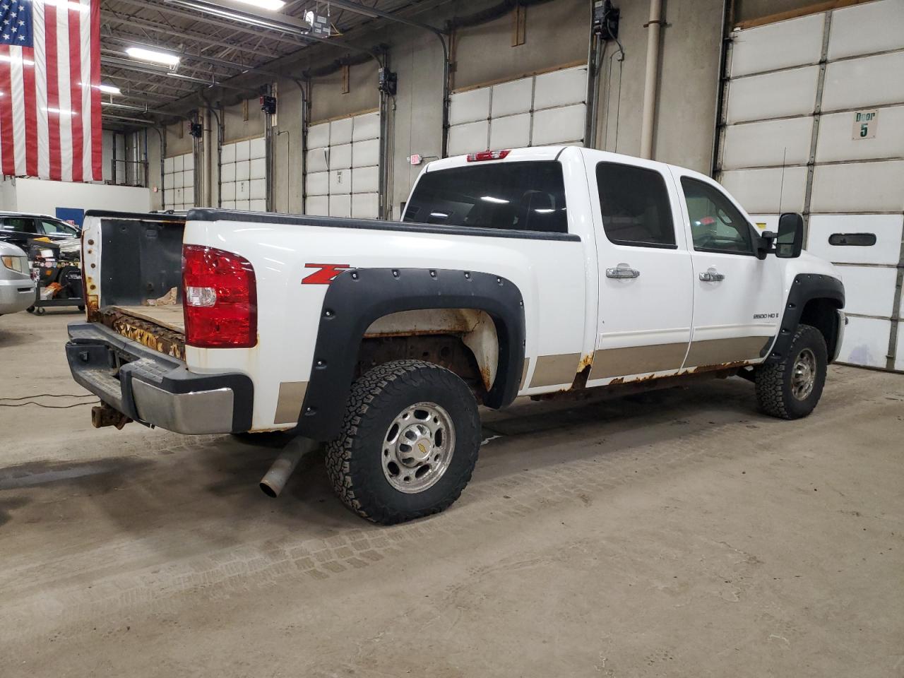2009 Chevrolet Silverado - Image 3