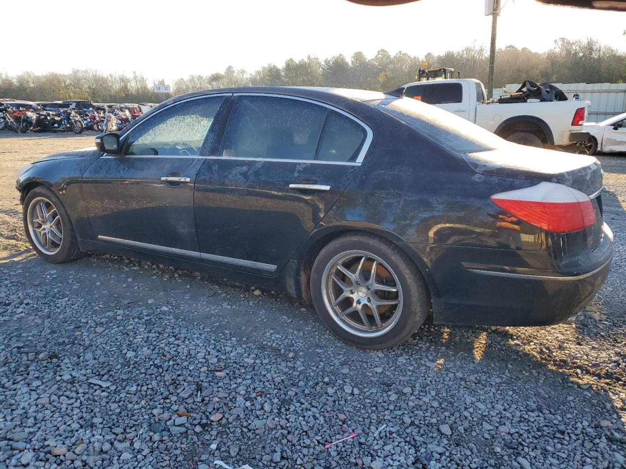 2009 Hyundai Genesis - Image 2