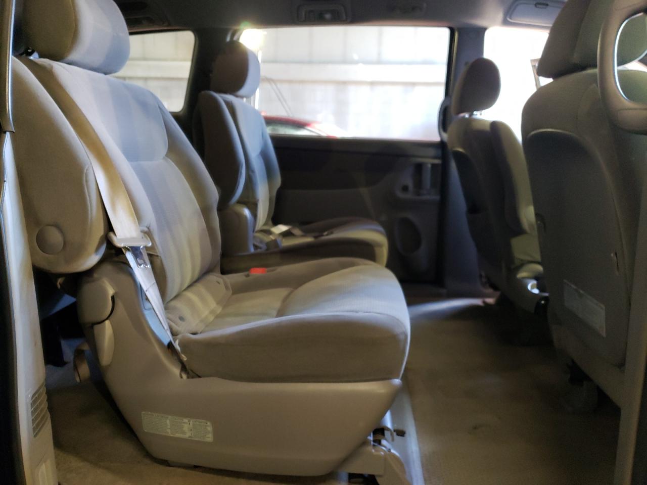 2005 Toyota Sienna - Image 11