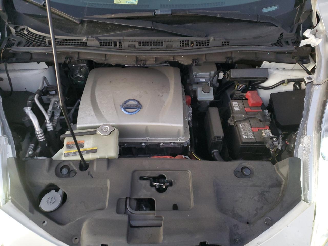 2015 Nissan Leaf - Image 11