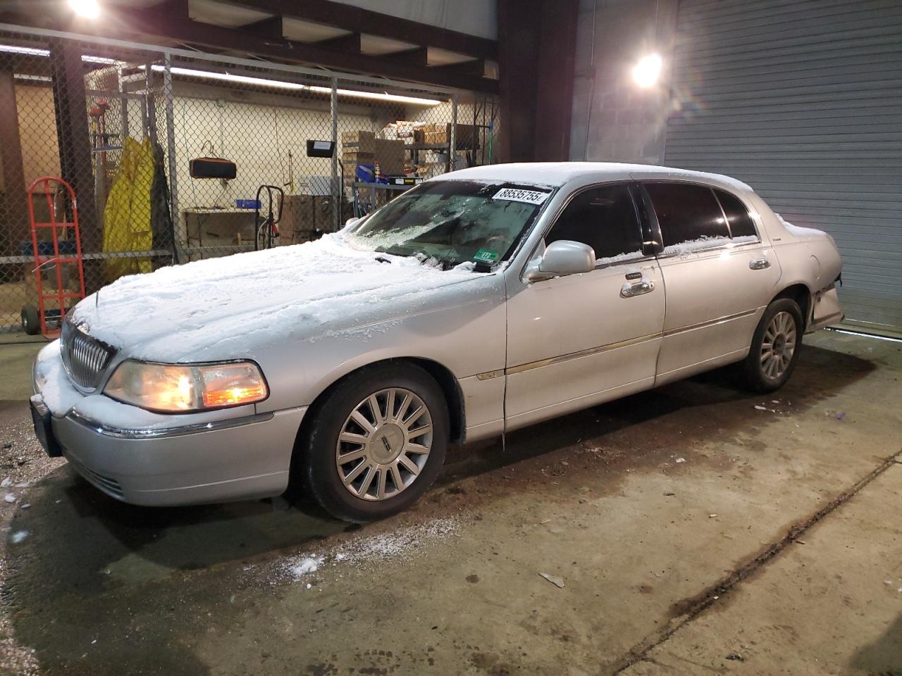 2004 Lincoln Town Car Ultimate Long Wheelbase for Sale in Windsor, NJ - Rear End