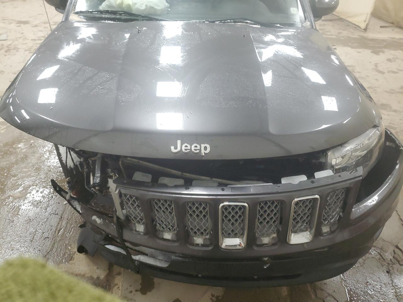 2017 Jeep Compass - Image 12