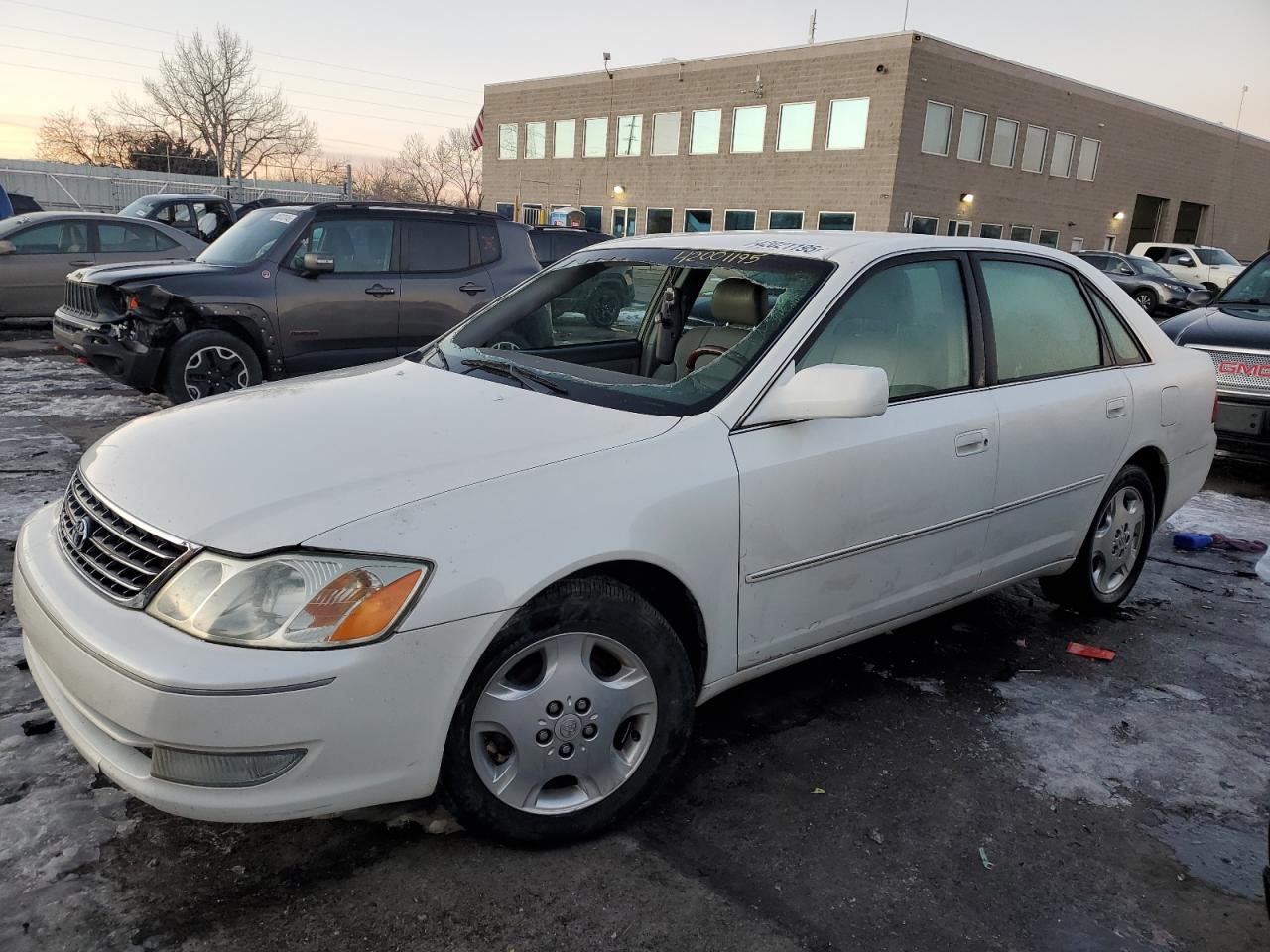 2004 Toyota Avalon - Image 1