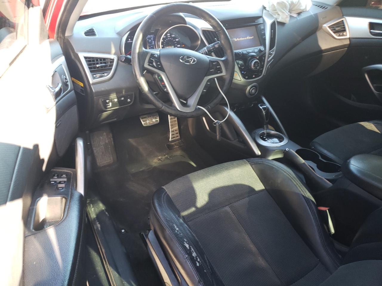 2013 Hyundai Veloster - Image 8