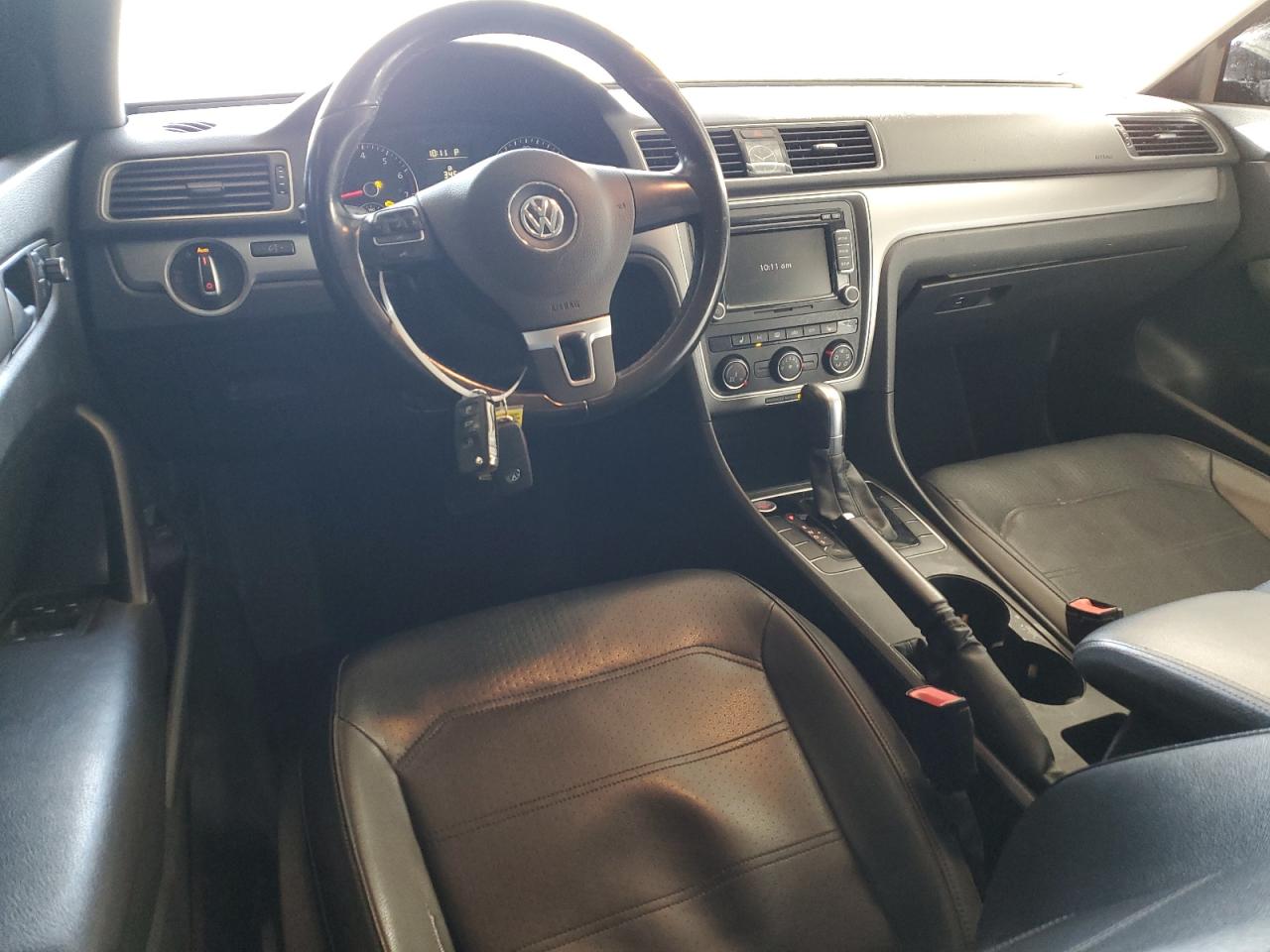 2015 Volkswagen Passat - Image 8