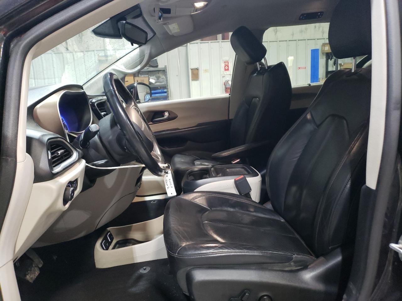 2018 Chrysler Pacifica - Image 7