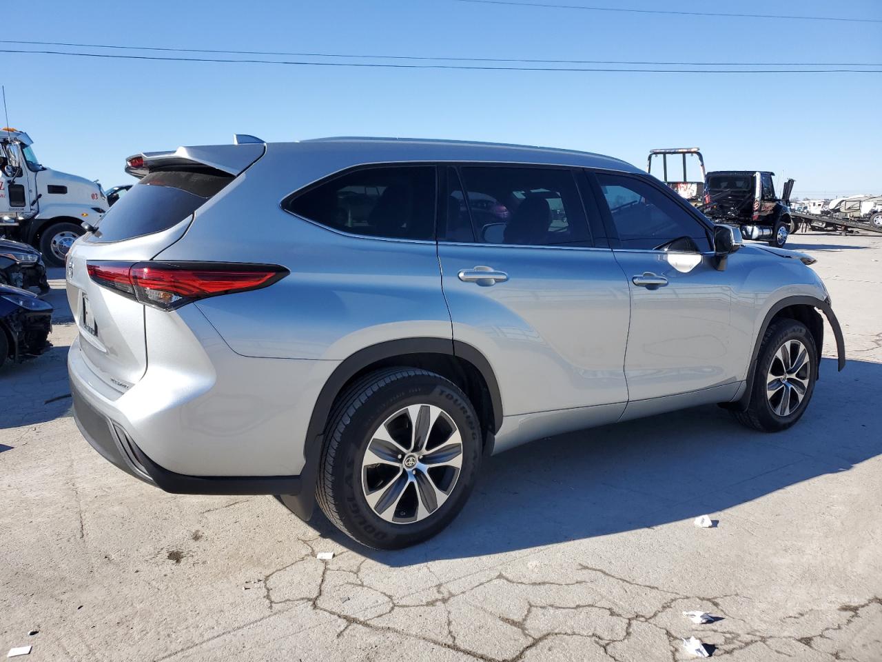 2022 Toyota Highlander - Image 3