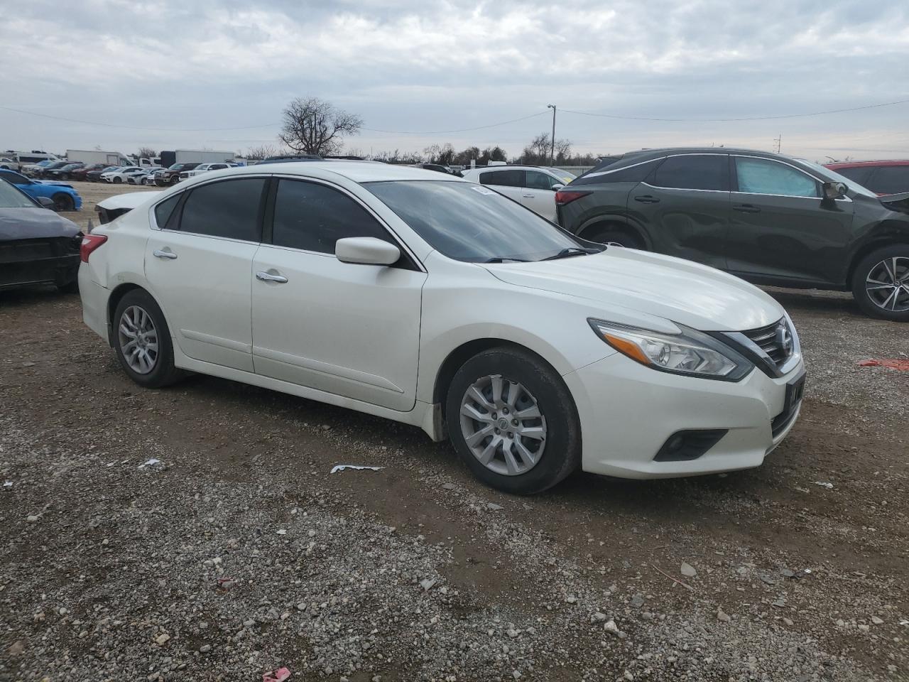 2017 Nissan Altima - Image 4