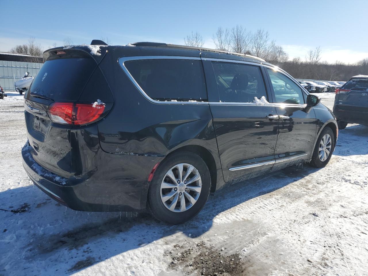 2017 Chrysler Pacifica - Image 3