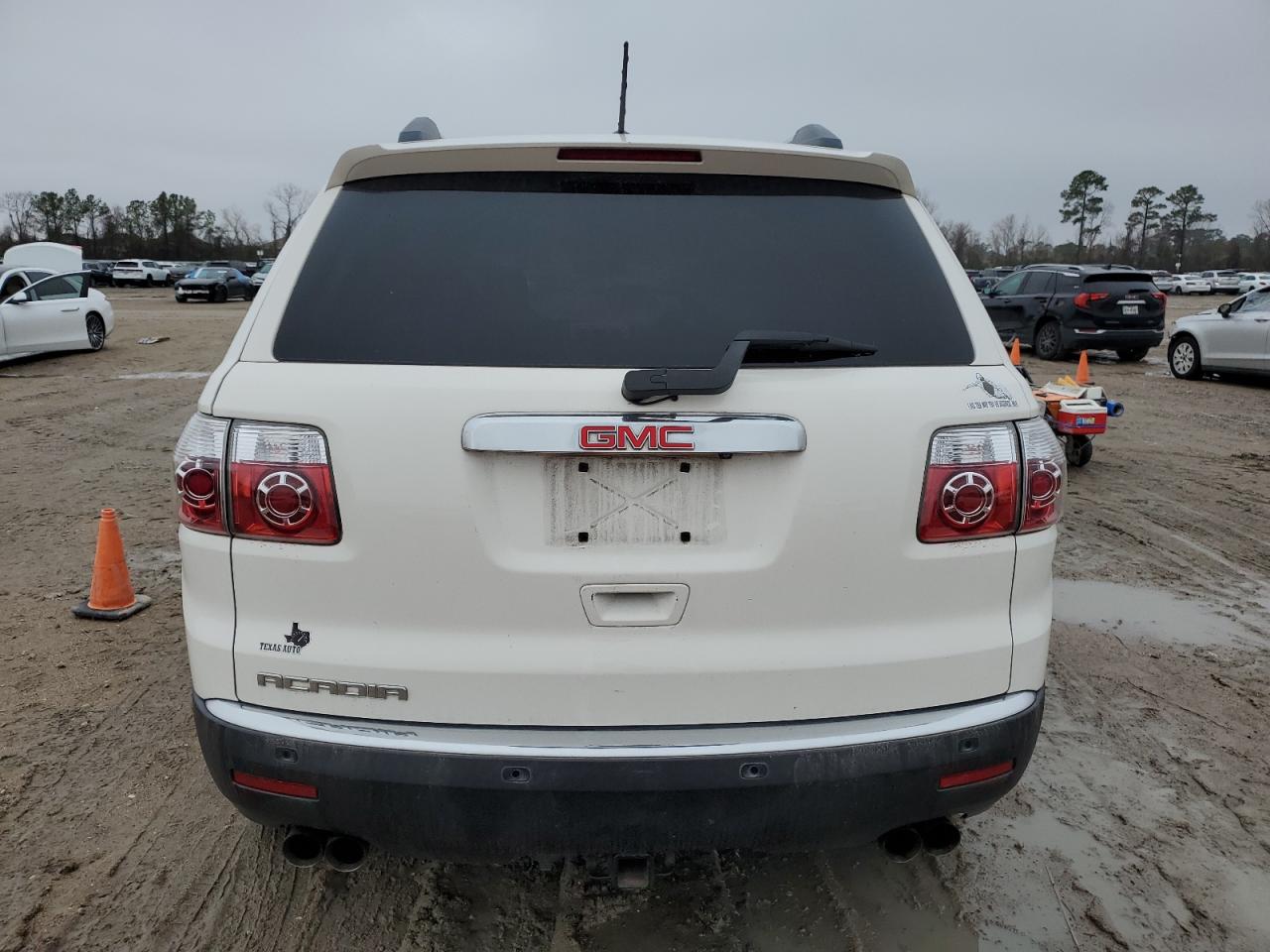 2011 GMC Acadia - Image 6