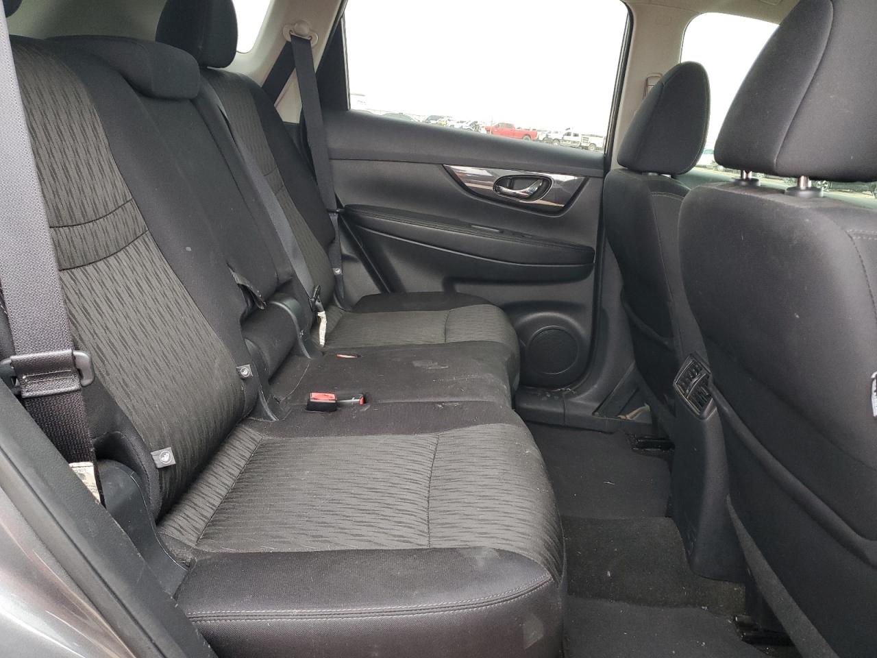 2018 Nissan Rogue - Image 11
