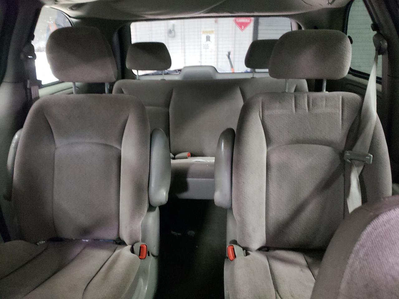 2003 Dodge Caravan - Image 10