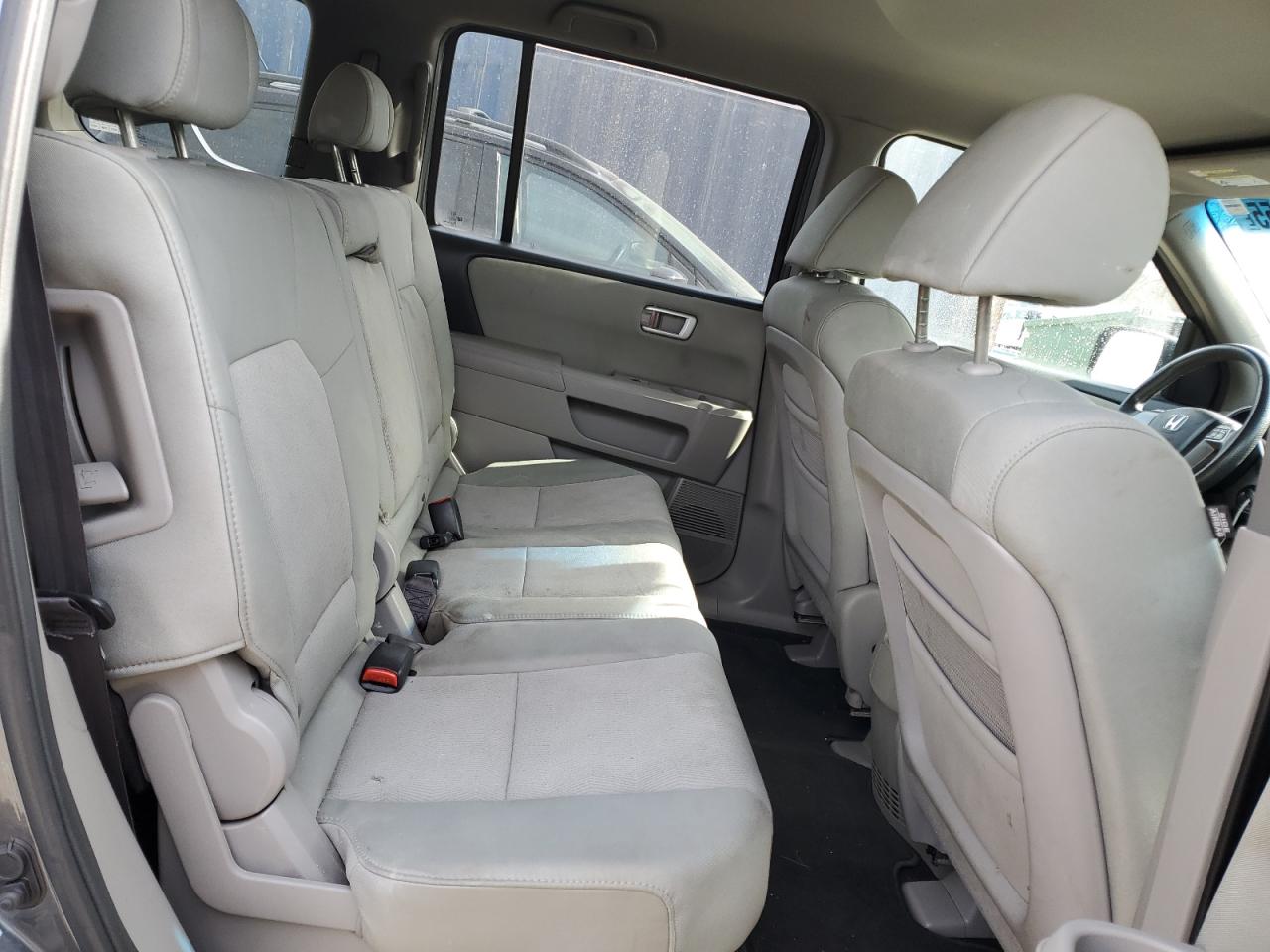 2010 Honda Pilot - Image 11