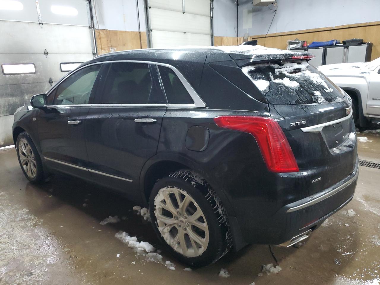 2018 Cadillac XT5 - Image 2