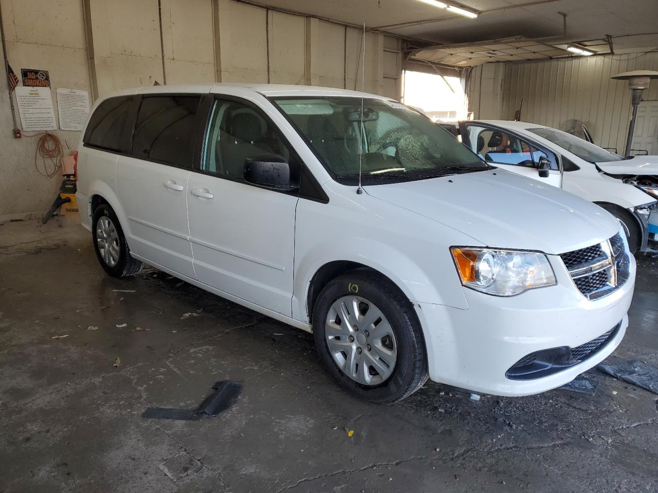 2016 Dodge Caravan - Image 4