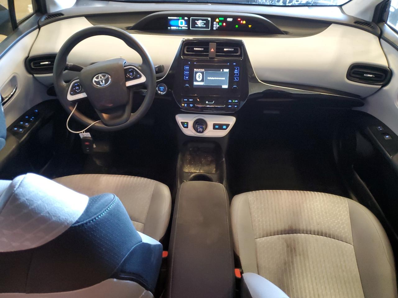 2016 Toyota Prius - Image 8