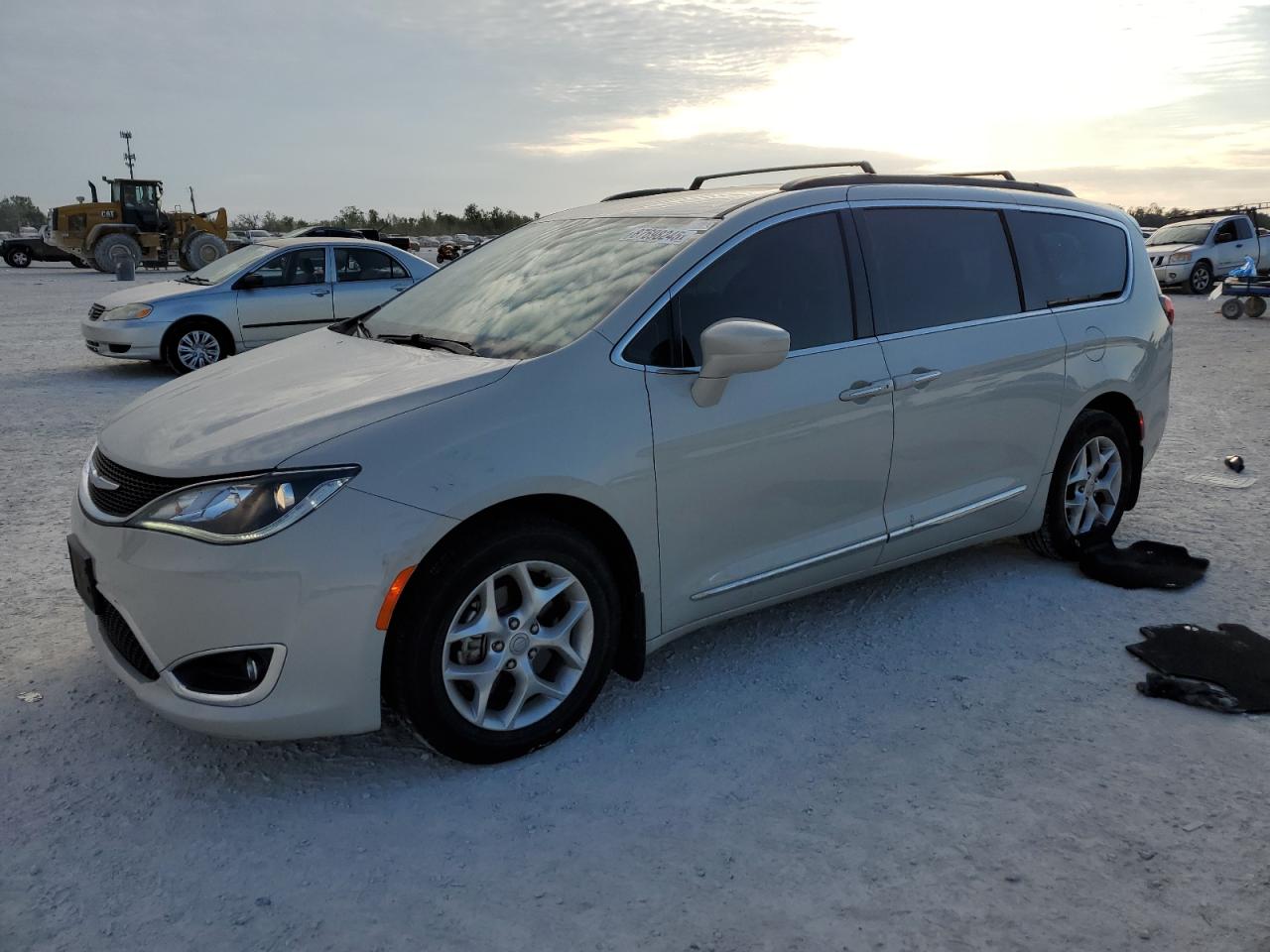 2C4RC1BG1HR611400 2017 CHRYSLER PACIFICA - Image 1