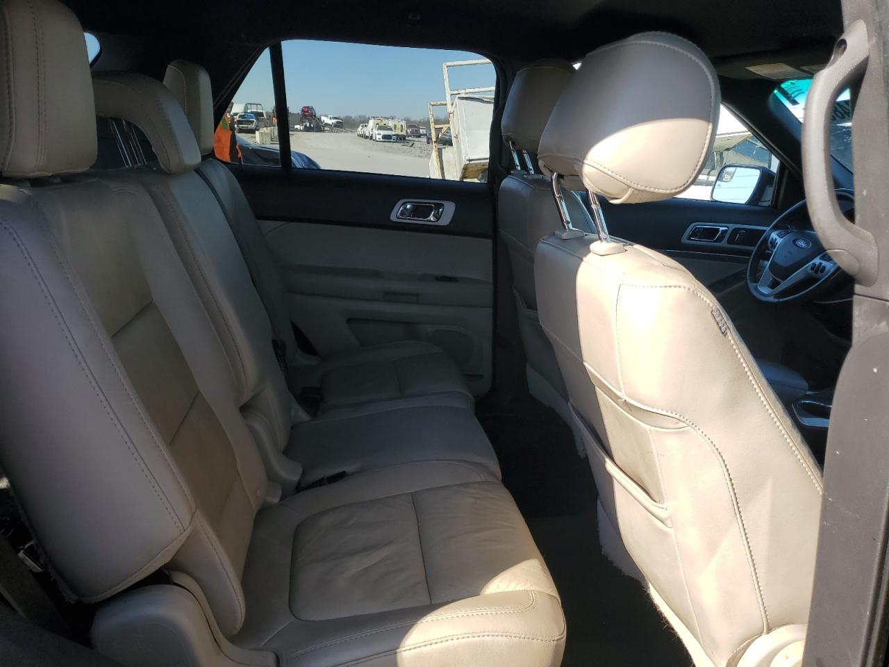 2015 Ford Explorer - Image 12