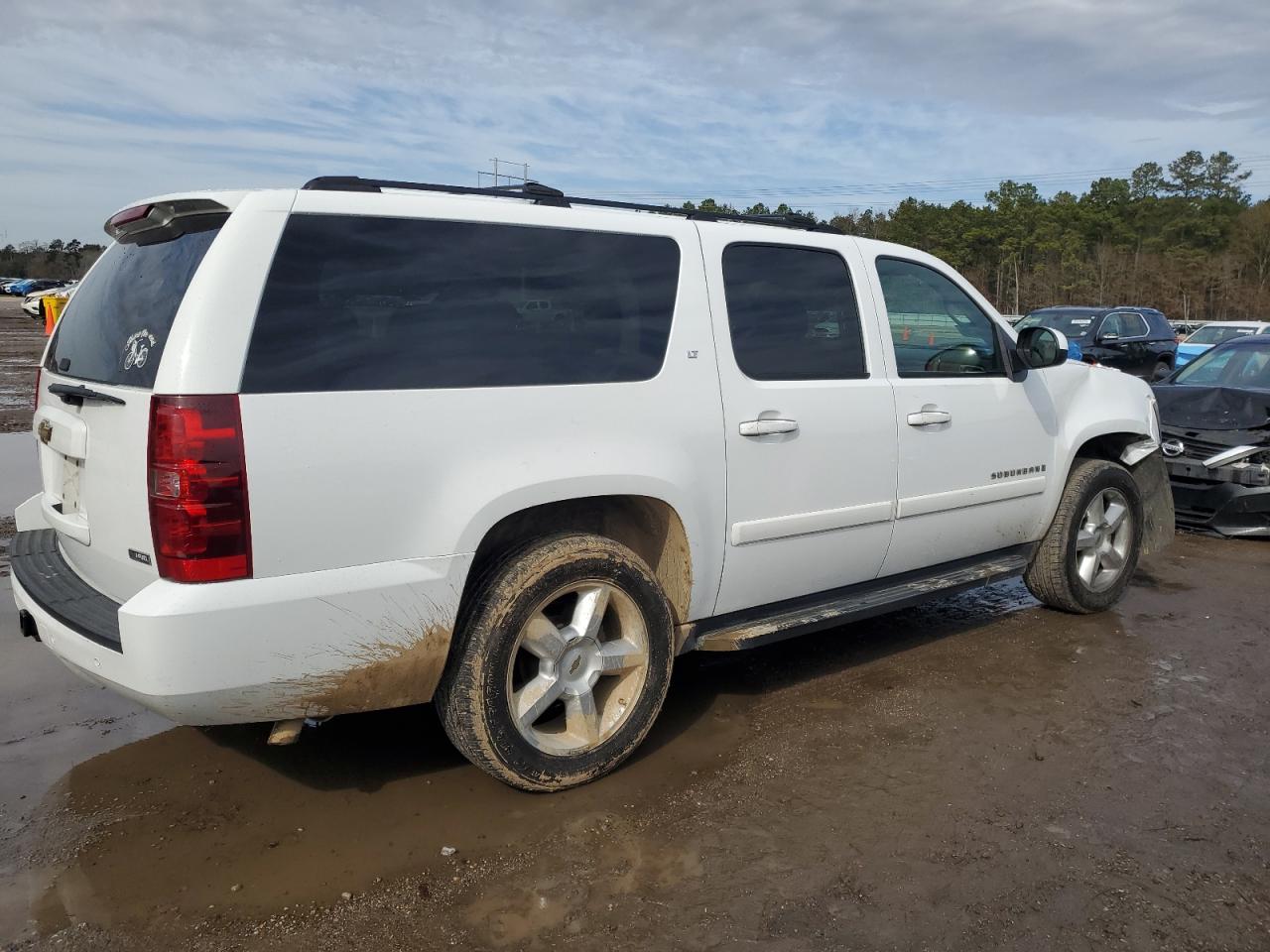 2007 Chevrolet Suburban - Image 3
