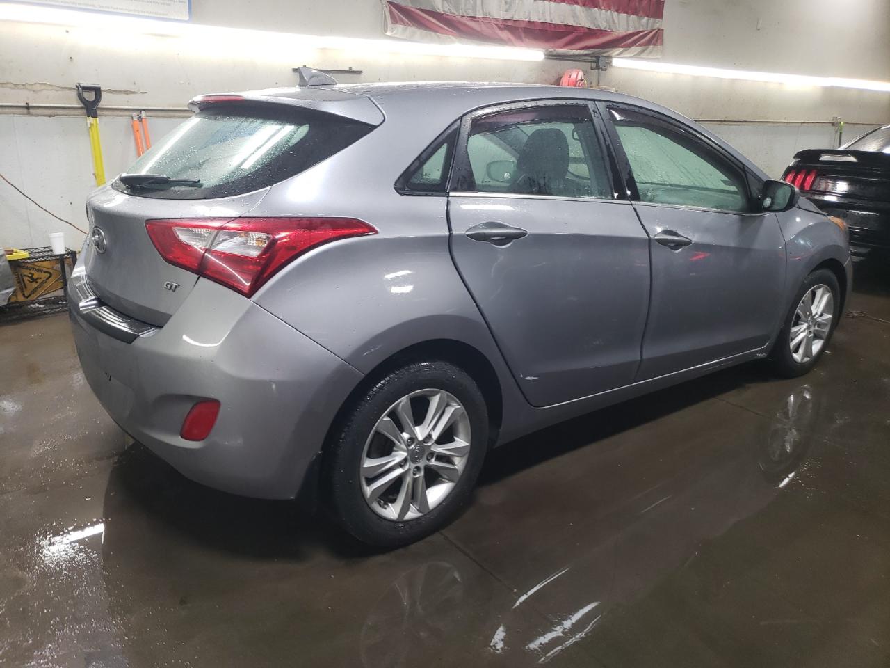 2013 Hyundai Elantra - Image 3