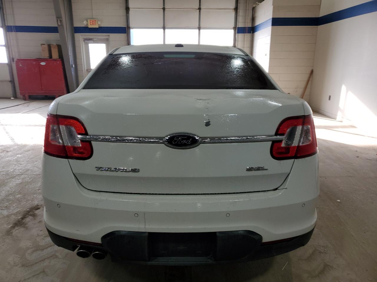 2010 Ford Taurus - Image 6