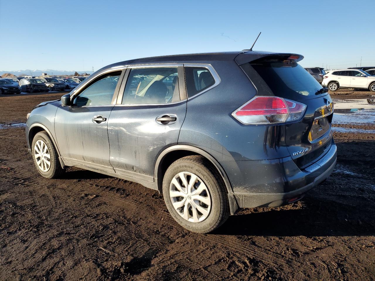 2016 Nissan Rogue - Image 2