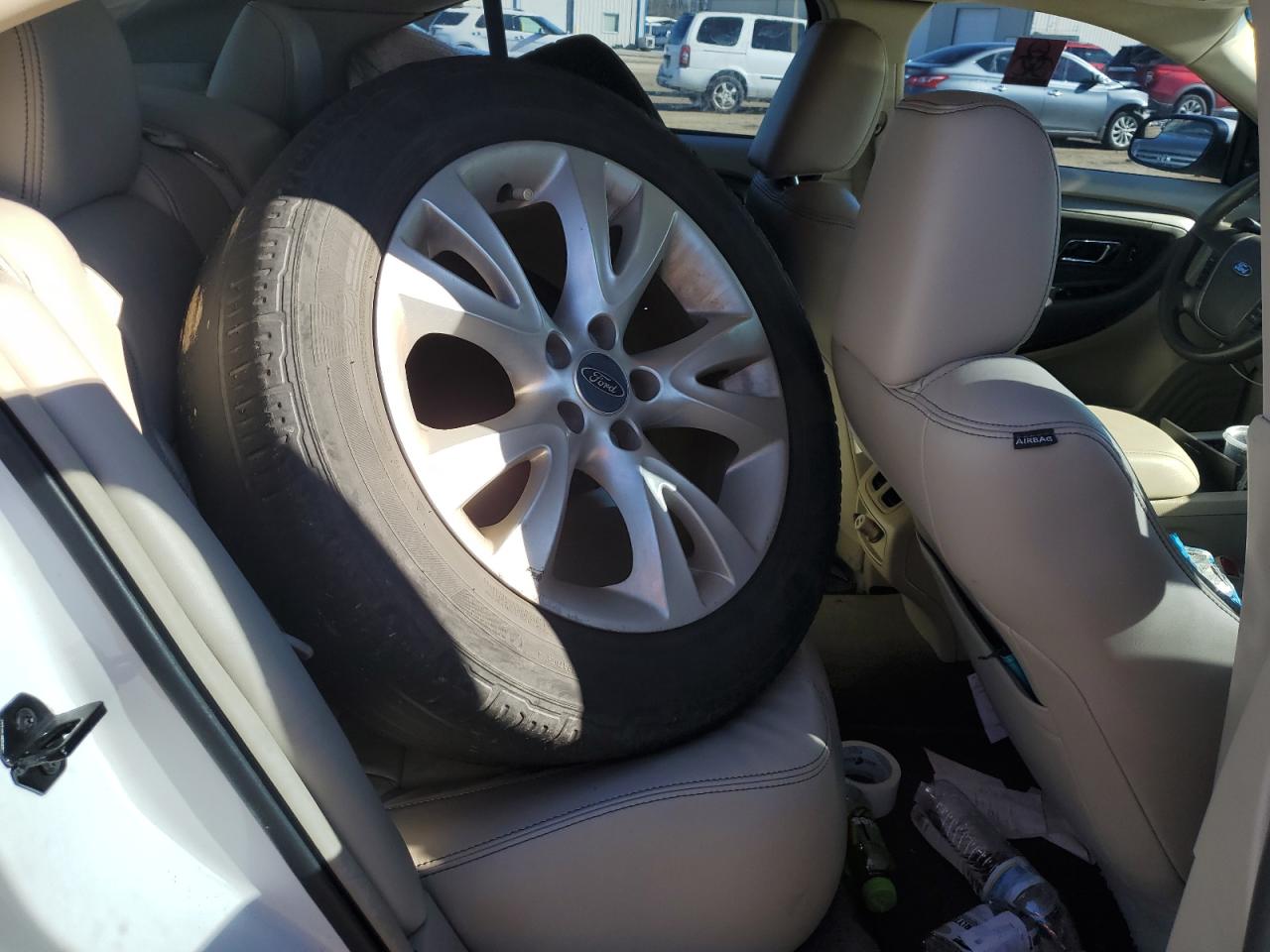 2011 Ford Taurus - Image 10