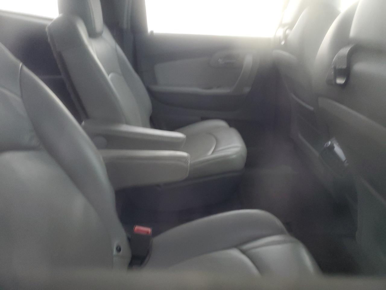 2009 Chevrolet Traverse - Image 10