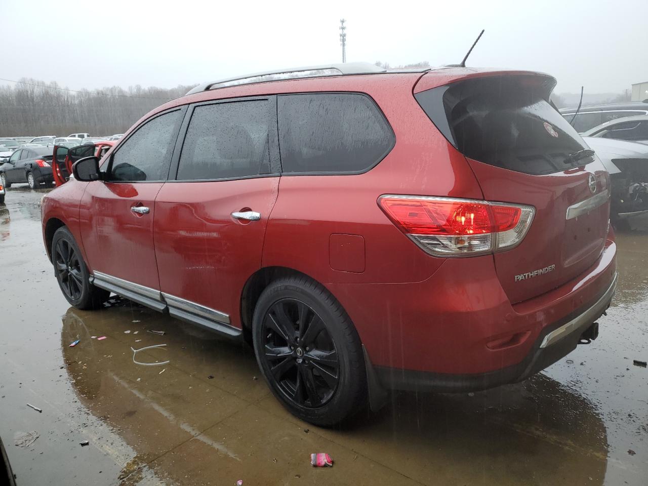2014 Nissan Pathfinder - Image 2
