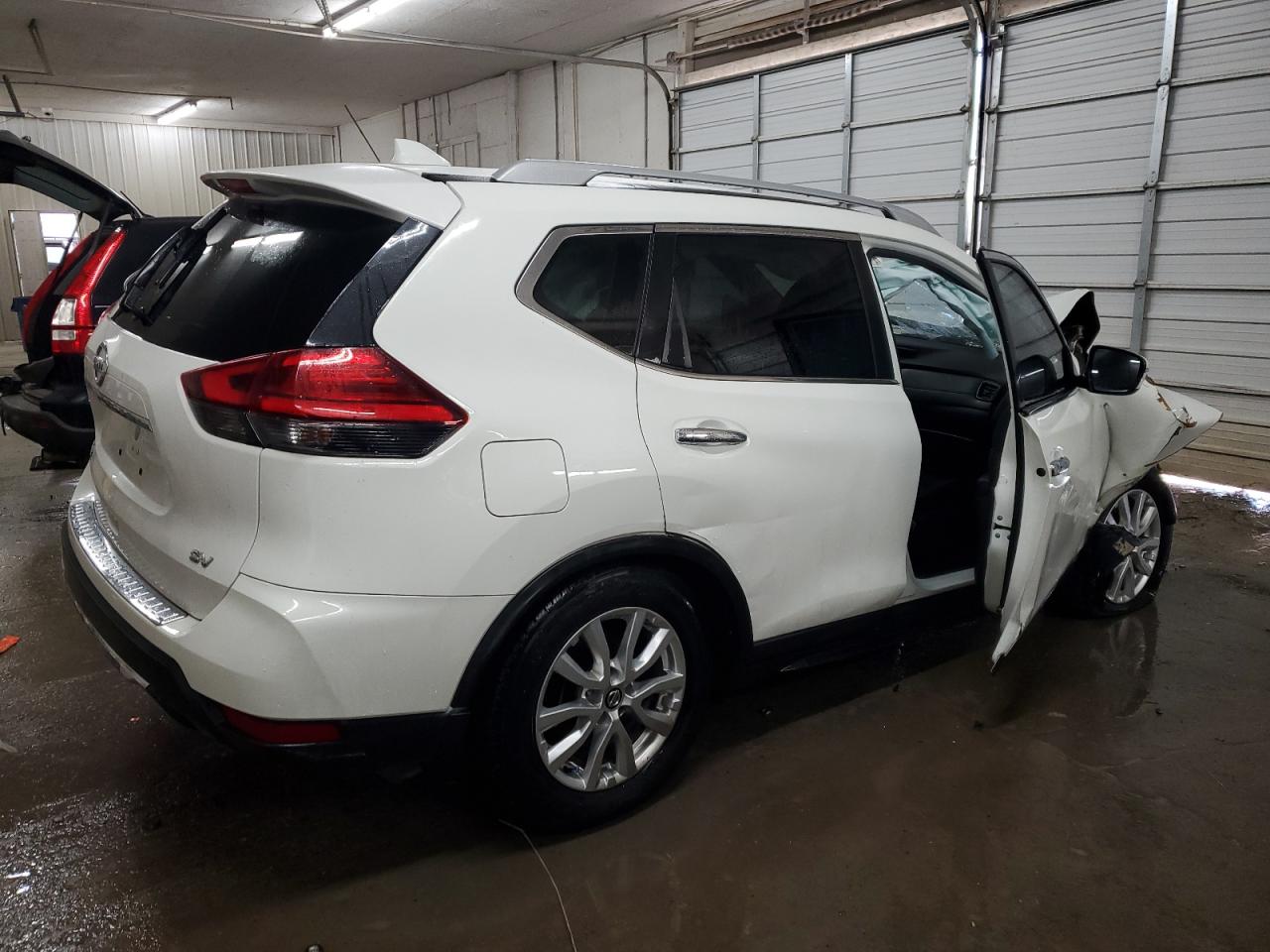 2017 Nissan Rogue - Image 3